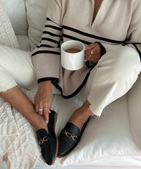 REIGN FLATS BLACK LEATHER - re:vita