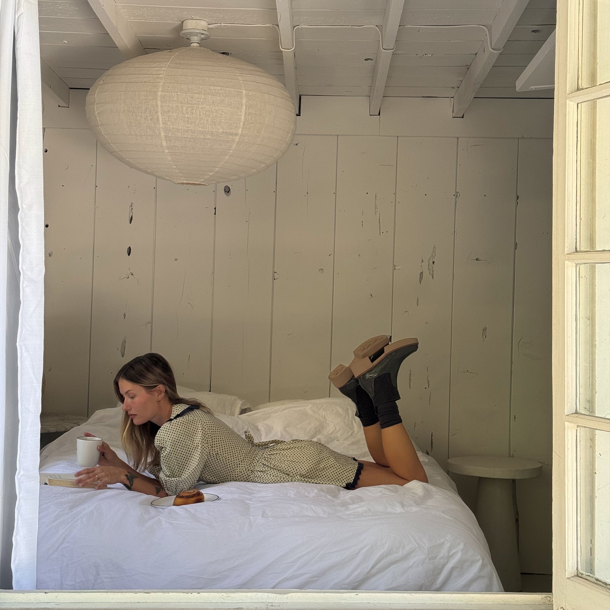 SALINE H2O BOOTIES DARK OLIVE CRINKLE PATENT - re:vita