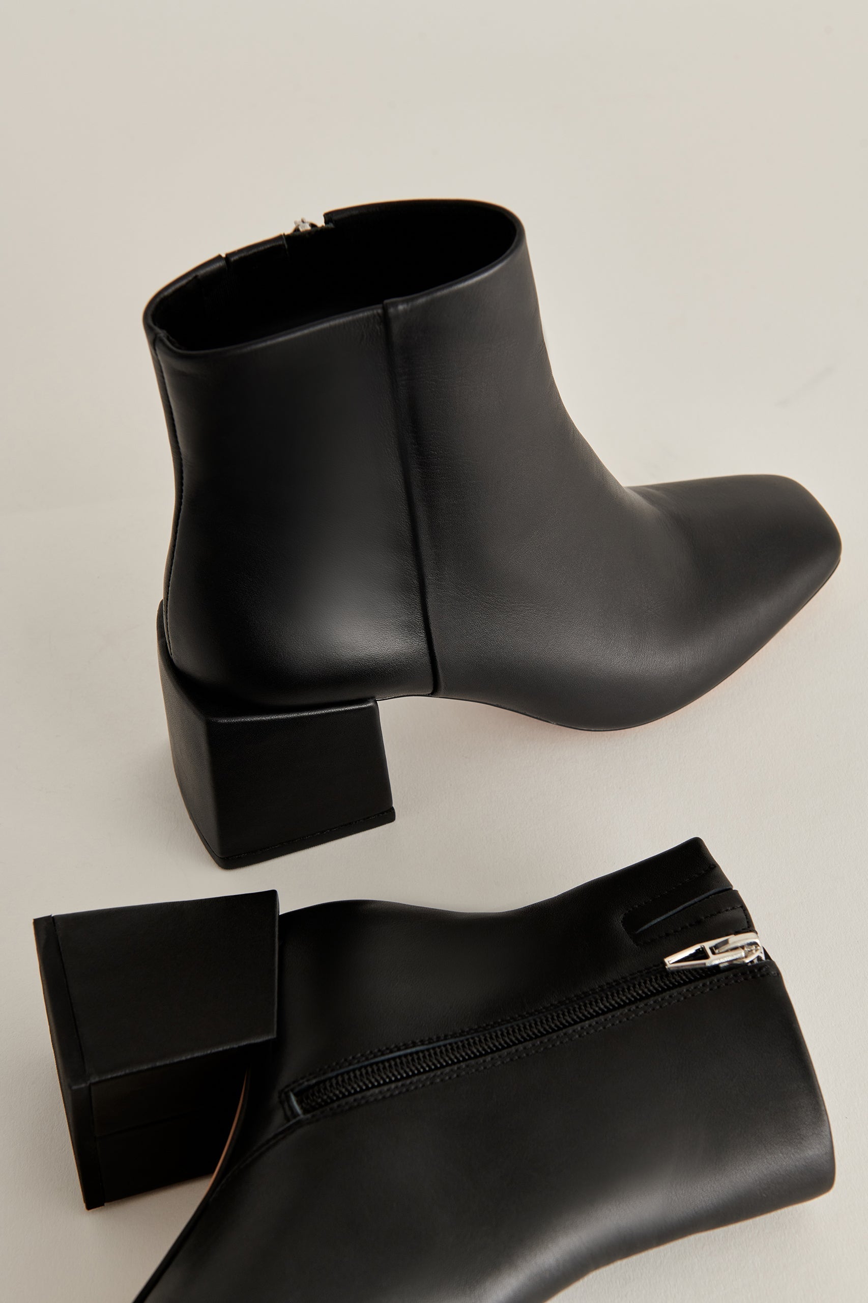 IMOGEN H2O BOOTIES BLACK LEATHER - re:vita