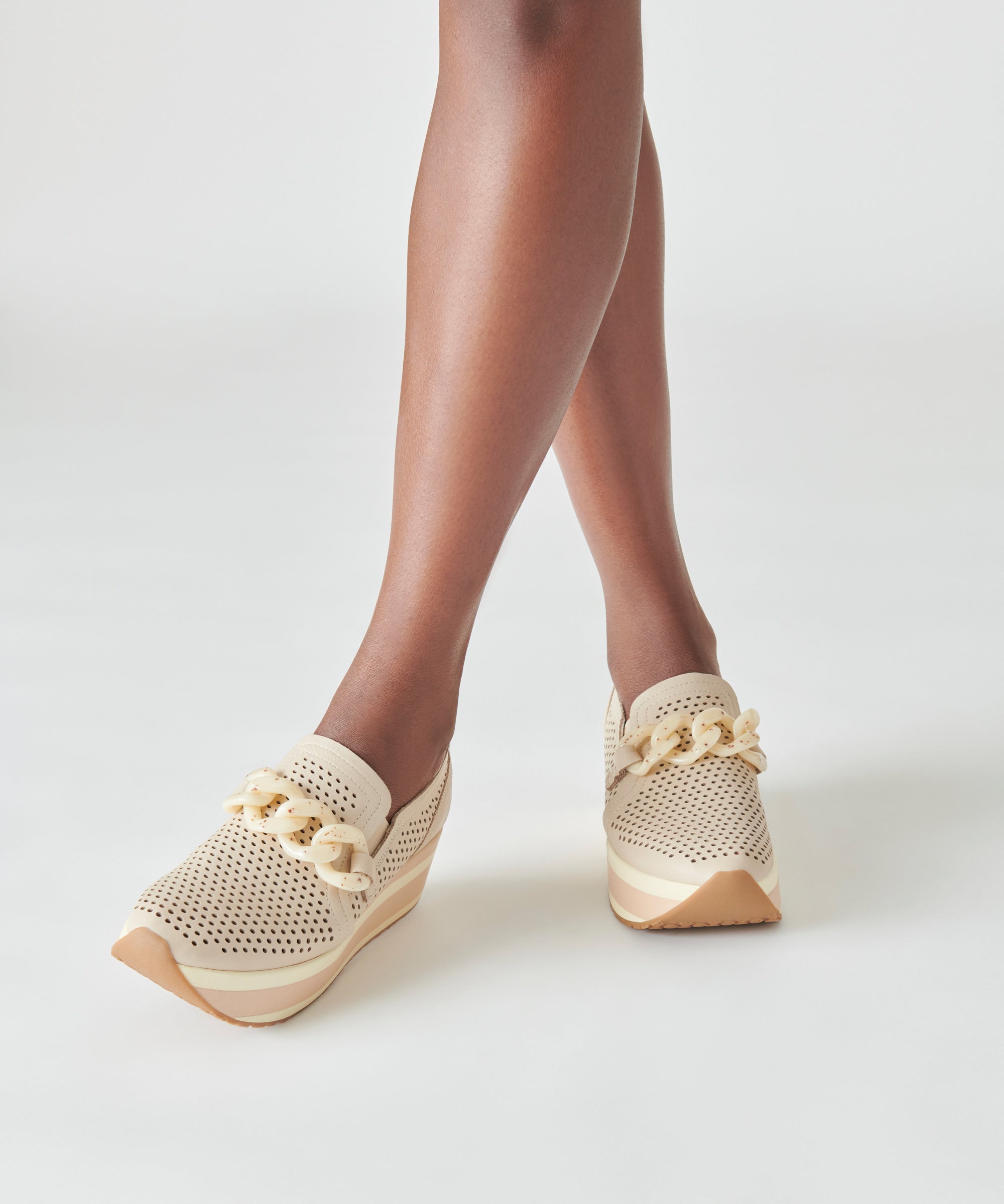 JHENEE PERFORATED SNEAKERS SAND NUBUCK - re:vita