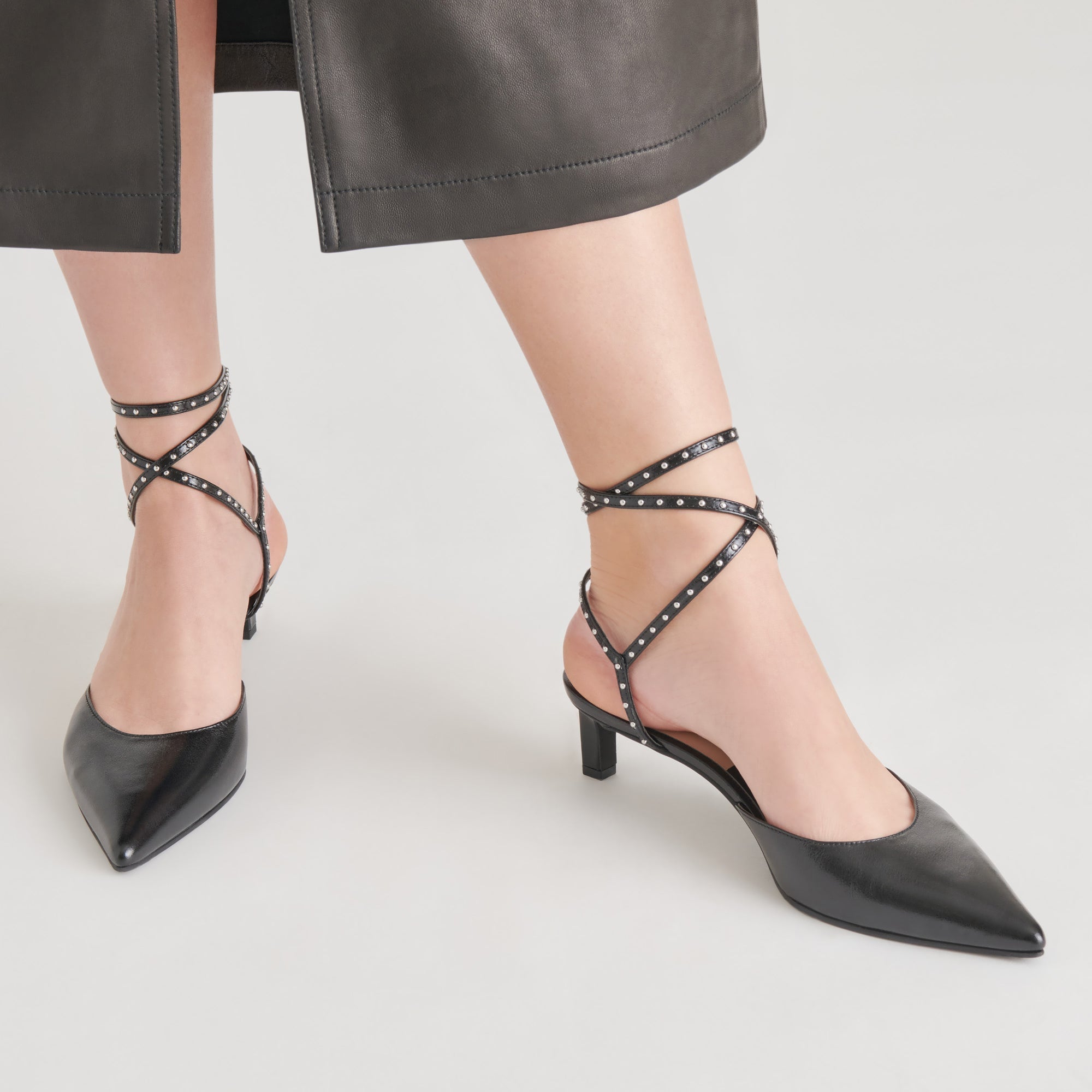 LOKLYN STUD HEELS MIDNIGHT CRINKLE PATENT - re:vita