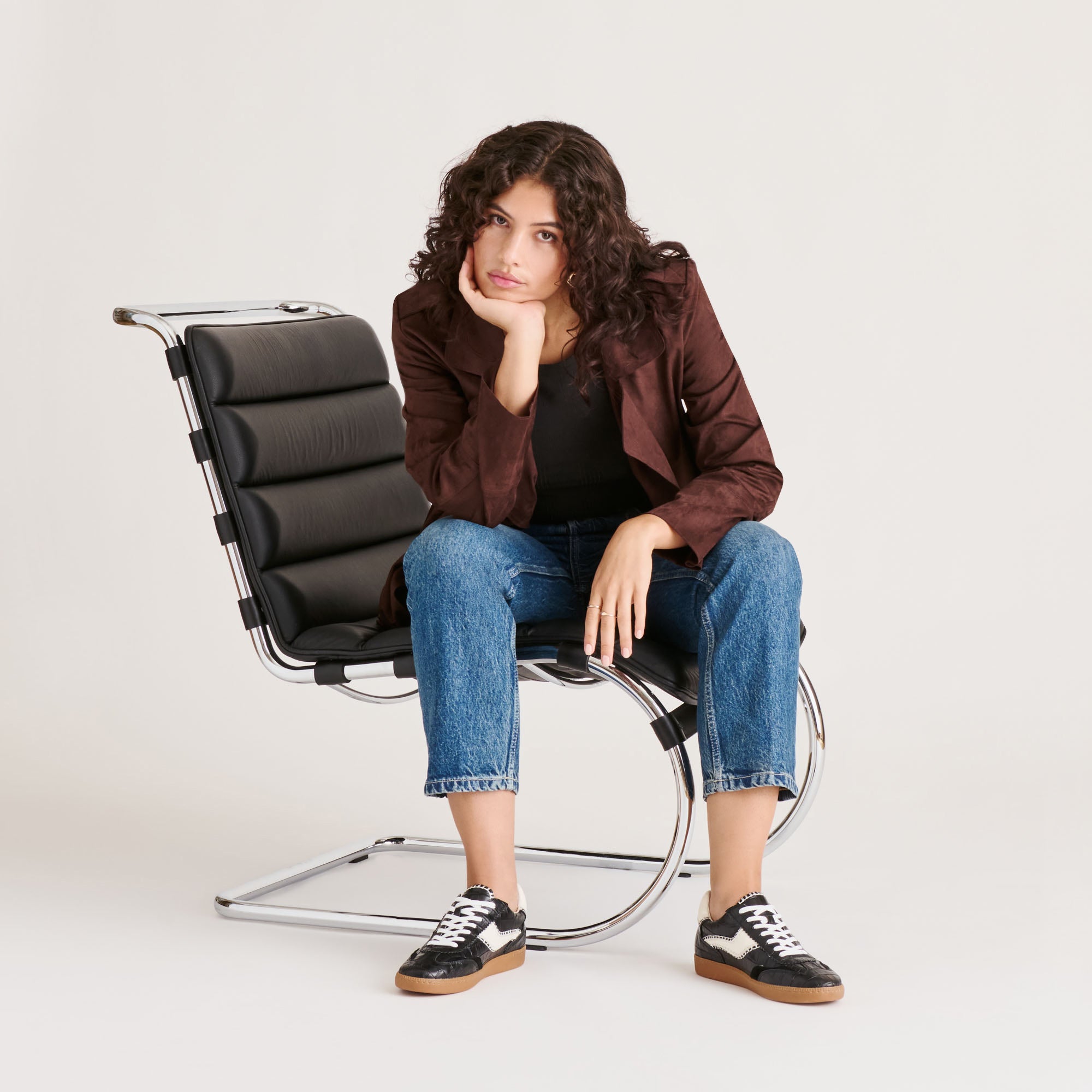 NOTICE STITCH SNEAKERS NOIR CROCO EMBOSSED LEATHER