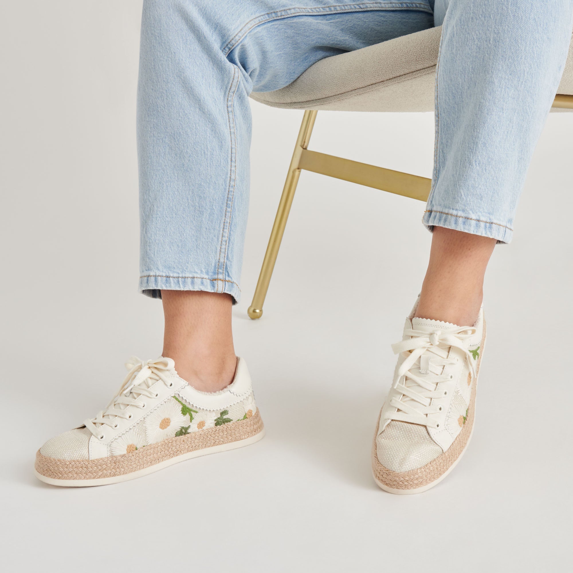 AZALIA SNEAKERS WHITE FLORAL RAFFIA - re:vita