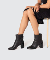 CYAN BOOTIES BLACK - re:vita