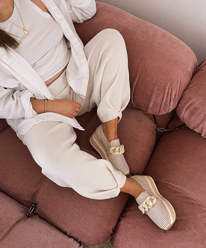 JHENEE PERFORATED SNEAKERS SAND NUBUCK - re:vita