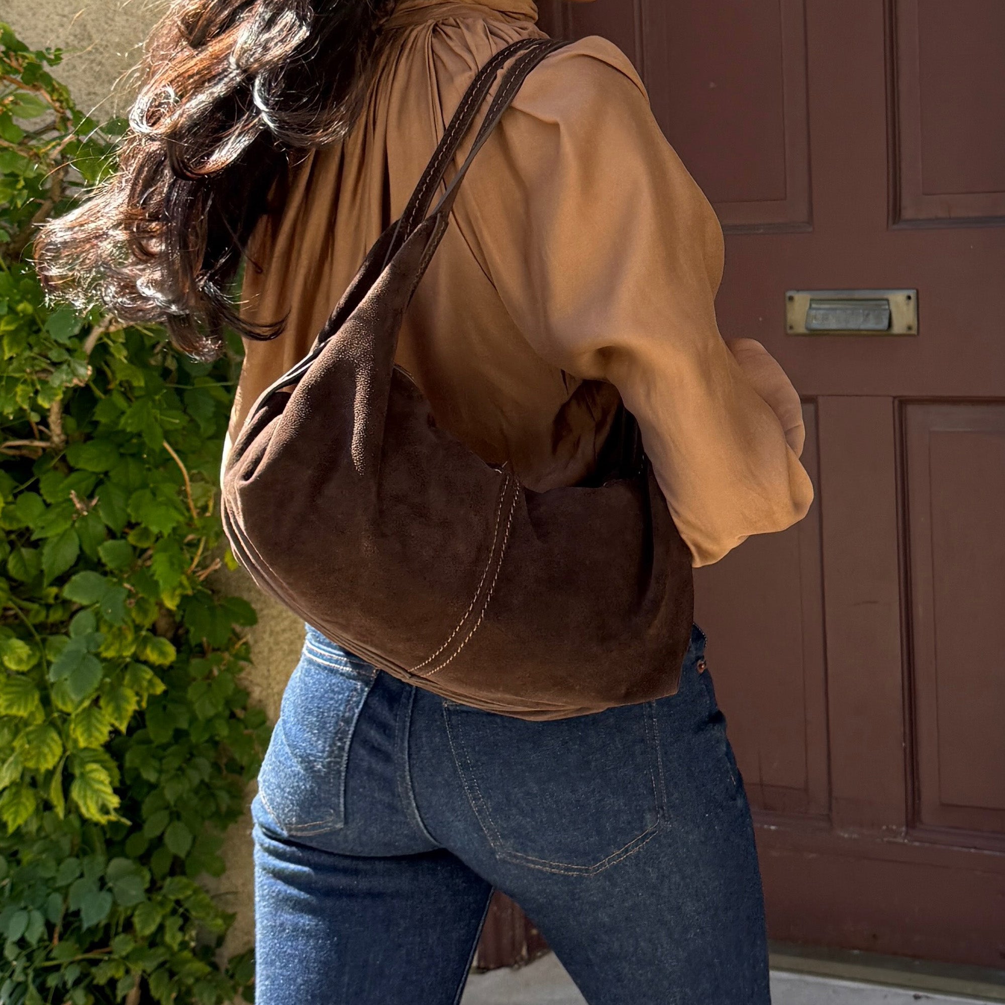 BILLY SHOULDER BAG CHOCOLATE SUEDE